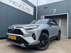 Grijs, metallic lak Gebruikt 2022 Toyota RAV4 Hybrid SUV | € 39.400 (Eerlijke prijs)