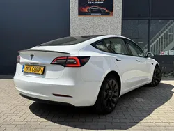 Wit Gebruikt 2023 Tesla Model 3 Standard Range Plus Sedan | € 28.999 (Eerlijke prijs)