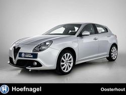 Grijs Gebruikt 2017 Alfa Romeo Giulietta Super Hatchback | € 14.700 (Eerlijke prijs)