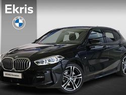 Zwart Gebruikt 2023 BMW 118 Basis Hatchback | € 29.900 (Eerlijke prijs)