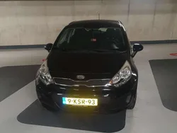 Zwart Gebruikt 2013 Kia Rio MPV | € 4.250 (Eerlijke prijs)