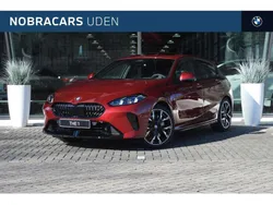 Rood Nieuw 2025 BMW 120 Comfort Edition Hatchback | € 54.023 (Eerlijke prijs)
