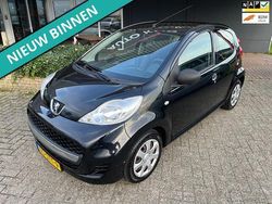 Zwart (metallic) Gebruikt 2011 Peugeot 107 Hatchback | € 2.925 (Eerlijke prijs)