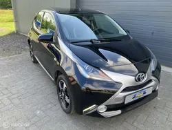 Zwart, metallic lak Gebruikt 2014 Toyota Aygo X-clusiv Hatchback | € 7.450 (Eerlijke prijs)