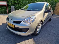 Beige Gebruikt 2007 Renault Clio II Business Hatchback | € 1.750 (Eerlijke prijs)