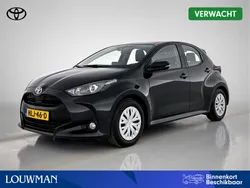 Zwart Gebruikt 2024 Toyota Yaris Hybrid Active Hatchback | € 22.245 (Eerlijke prijs)