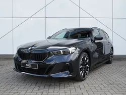 Grijs Nieuw 2025 BMW 530e M Sport Stationwagen | € 89.574 (Eerlijke prijs)