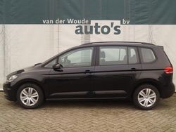 Zwart, metallic lak Gebruikt 2018 VW Touran Edition MPV | € 16.900 (Goede deal)