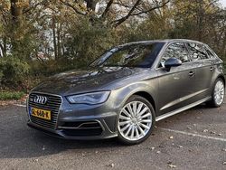 Grijs (metallic) Gebruikt 2015 Audi A3 Sportback Ambition Hatchback | € 12.490