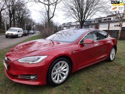 Rood, metallic lak Gebruikt 2018 Tesla Model S Hatchback | € 26.999 (Duur)