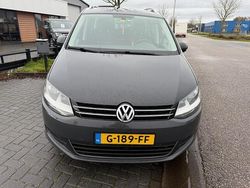 Grijs Gebruikt 2015 VW Sharan Highline MPV | € 18.949 (Goede deal)