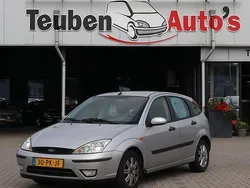 Grijs Gebruikt 2004 Ford Focus Futura Hatchback | € 895 (Goede deal)