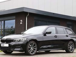 Zwart Gebruikt 2021 BMW 318 Stationwagen | € 23.950 (Goede deal)