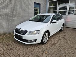 Wit Gebruikt 2014 Skoda Octavia GreenLine Stationwagen | € 4.750