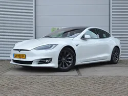 Wit, metallic lak Gebruikt 2019 Tesla Model S Long Range Sedan | € 37.499 (Iets duurder)