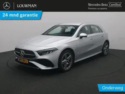 Hightechzilver (licht grijs metallic) Gebruikt 2024 Mercedes A250 AMG Hatchback | € 35.950 (Eerlijke prijs)