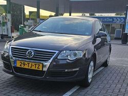 Bruin Gebruikt 2006 VW Passat Comfortline Sedan | € 2.499 (Eerlijke prijs)