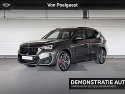 Manhattan metallic (groen metallic) Nieuw 2025 BMW X1 M Sport SUV | € 74.644