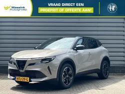 Grijs Nieuw 2025 Alfa Romeo Junior Edizione Speciale Hatchback | € 38.440 (Iets duurder)