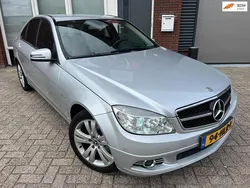 Grijs, metallic lak Gebruikt 2009 Mercedes C180 Avantgarde Sedan | € 6.999 (Goede deal)