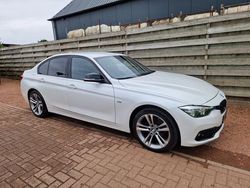 Wit, metallic lak Gebruikt 2018 BMW 318 Executive Sedan | € 18.950 (Eerlijke prijs)