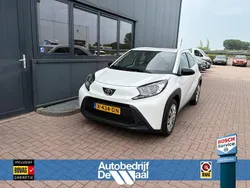 Wit Gebruikt 2023 Toyota Aygo Play Hatchback | € 16.850 (Eerlijke prijs)