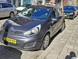 Grijs Gebruikt 2014 Kia Rio MPV | € 5.800 (Eerlijke prijs)