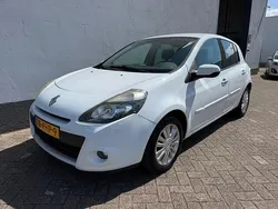 Wit Gebruikt 2011 Renault Clio R.S. Collection Hatchback | € 3.999 (Eerlijke prijs)
