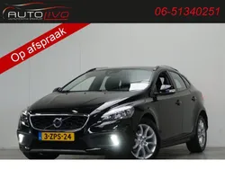 Zwart, metallic lak Gebruikt 2014 Volvo V40 CC Kinetic Stationwagen | € 10.995 (Eerlijke prijs)
