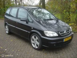 Zwart, metallic lak Gebruikt 2004 Opel Zafira MPV | € 875