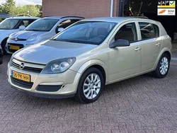 Geel Gebruikt 2004 Opel Astra Enjoy Hatchback | € 1.450 (Goede deal)