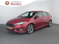 Rood Gebruikt 2017 Ford Focus ST-Line Sedan | € 16.945 (Duur)