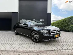 Zwart, metallic lak Gebruikt 2017 Mercedes E200 Premium Plus Sedan | € 25.950 (Goede deal)