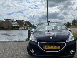 Blauw Gebruikt 2015 Peugeot 208 Style Hatchback | € 5.599 (Eerlijke prijs)