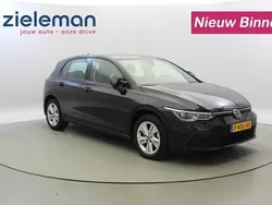 Zwart Gebruikt 2022 VW Golf VIII Business Hatchback | € 23.845 (Goede deal)