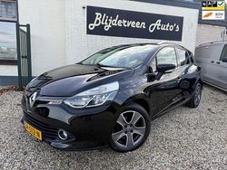 Zwart (metallic) Gebruikt 2015 Renault Clio GrandTour Night&Day Stationwagen | € 5.950 (Eerlijke prijs)