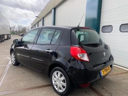 Zwart, metallic lak Gebruikt 2012 Renault Clio IV Collection Hatchback | € 4.925 (Eerlijke prijs)