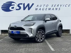 Grijs, metallic lak Nieuw 2024 Toyota Yaris Cross Team SUV | € 29.950 (Eerlijke prijs)