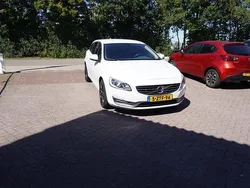 Wit Gebruikt 2015 Volvo V60 Momentum Stationwagen | € 13.944 (Eerlijke prijs)