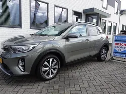 Groen, metallic lak Gebruikt 2021 Kia Stonic SUV | € 19.950 (Eerlijke prijs)