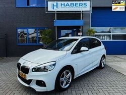 Wit, metallic lak Gebruikt 2016 BMW 218 Active Tourer M Sport MPV | € 9.950 (Goede deal)