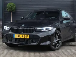 Zwart, metallic lak Gebruikt 2024 BMW 330 M Sport Sedan | € 49.495 (Eerlijke prijs)