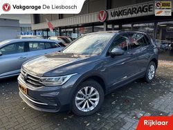 Grijs (metallic) Gebruikt 2022 VW Tiguan Comfortline SUV | € 29.450 (Super prijs)