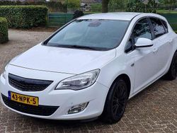 Wit Gebruikt 2010 Opel Astra Cosmo Hatchback | € 3.250 (Eerlijke prijs)