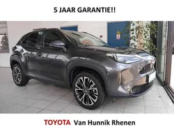 Grijs, metallic lak Gebruikt 2024 Toyota Yaris Cross Executive SUV | € 33.950 (Iets duurder)