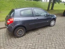 Grijs Gebruikt 2006 Renault Clio II Authentique Hatchback | € 1.000 (Goede deal)