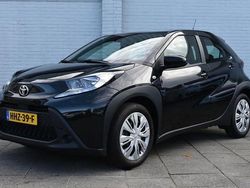 Zwart, metallic lak Nieuw 2025 Toyota Aygo X Play SUV | € 19.999