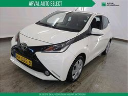 Wit Gebruikt 2017 Toyota Aygo X-play Hatchback | € 10.950 (Goede deal)