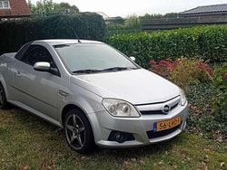 Grijs Gebruikt 2004 Opel Tigra Enjoy Cabriolet | € 1.000 (Goede deal)