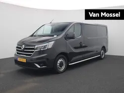 Midnightzwart d68 Gebruikt 2023 Renault Trafic Komfort Van | € 22.430 (Goede deal)